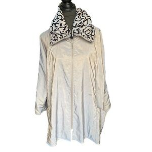 MYCRA PAC Donatella Silver/Black Scroll Reversible Zip Up Jacket (1-S/M)